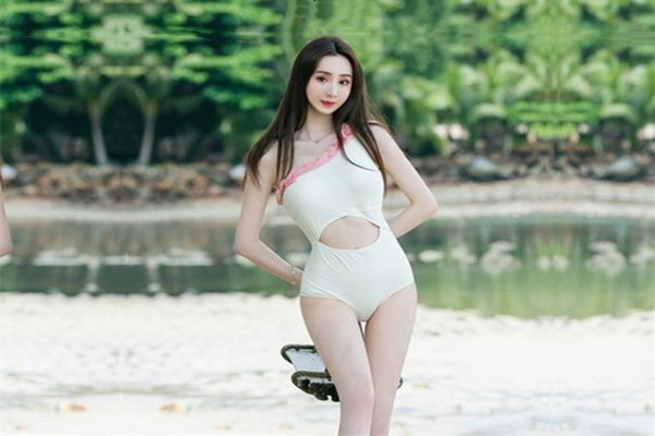 约 亮 女去酒店 吃饱喝足开 操 猛 扣 骚 穴 大 屁 股 骑 乘位 爆 插